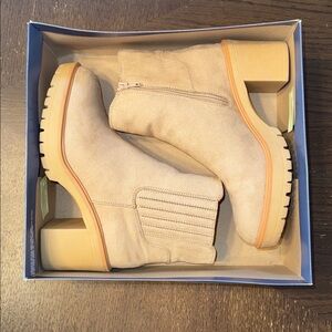 Universal Thread Beige/light tan Heeled Boots